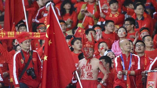 女生脱了裤子让男生桶