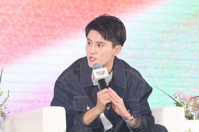 少妇张开双腿